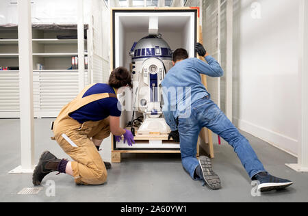 Museum technician Jessie Giovane Staniland and curator Patrick Luetzelschwab take the original R2-D2, used in the 1977 Star Wars film, out of its crate as it arrives at V&A Dundee where it will be the centrepiece of the forthcoming Hello, Robot exhibition. Stock Photo