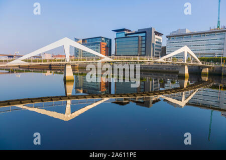 Tradeston (Squiggly) Bridge, International Financial Services District, River Clyde, Glasgow, Scotland, United Kingdom, Europe Stock Photo