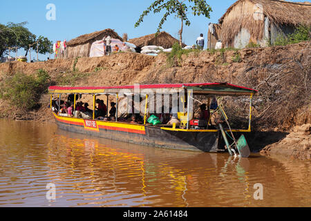 Tsiribihina River crossing near Belo Sur Tsiribihina, Menabe region, Western Madagascar, Africa Stock Photo