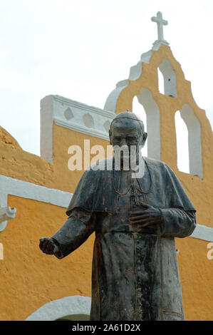 Izamal, Yucatan, Mexico: November 24, 2007: Izamal convent. John Paul the second statue Stock Photo