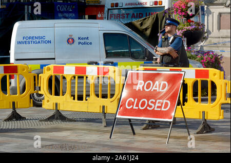 Maidstone, Kent, UK. Police cordon off the town centre on a Sunday morning while forensic teams investigate the scene of several stabbings overnight. Stock Photo