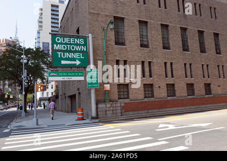 Queens Midtown Tunnel alternate route entrance sign off East 34th street in midtown Manhattan. Stock Photo