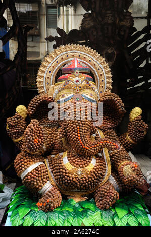 Mumbai, Maharashtra, India, Southeast Asia :  Idols of lord Ganesh elephant-headed Hindu god Eco Friendly Ganesha Idol Made of Betel Nut Stock Photo