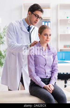Patient visiting doctor for medical check-up in hospital Stock Photo