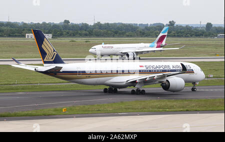 DUSSELDORF, GERMANY - MAY 26, 2019: Singapore Airlines Airbus A350-941 (CN 62) taxi in Dusseldorf Airport. Stock Photo