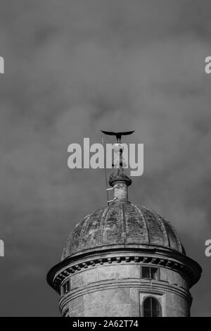 Black and white image of crows circling the tower of Wollaton Hall in Nottingham Stock Photo