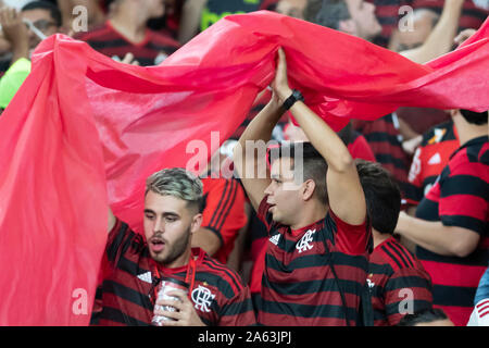 Rio De Janeiro, Brazil. 23rd Oct, 2019. Twisted during Flamengo vs Grêmio match valid for the return game of the Copa Libertadores semifinal, held at Maracanã Stadium, located in the city of Rio de Janeiro, on Wednesday night (23). Credit: Celso Pupo/FotoArena/Alamy Live News Stock Photo