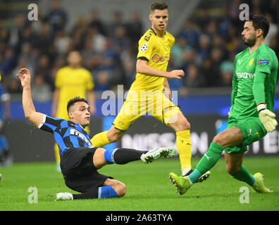 Milan, Italy. 23rd Oct, 2019. FC Inter's Lautaro Martinez (L) scores during the UEFA Champions League Group F soccer match between FC Inter and Borussia Dortmund in Milan, Italy, Oct. 23, 2019. Credit: Alberto Lingria/Xinhua/Alamy Live News Stock Photo