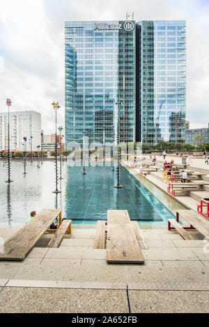 la defense, takis basin and allianz office building Stock Photo