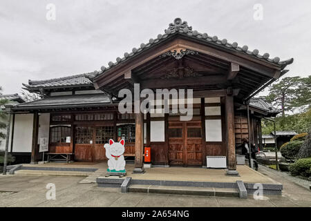 GOTOKU-JI TEMPLE: TOKYO' S 'LUCKY CAT' TEMPLE Stock Photo