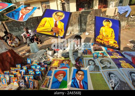 Hawker selling posters on pavement, Dadar, Mumbai, Maharashtra, India, Asia Stock Photo