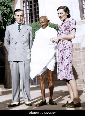 Mahatma Gandhi with Lord and Lady Mountbatten, New Delhi, India, Asia, April 2, 1947 Stock Photo