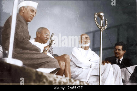 Mahatma Gandhi Jawaharlal Nehru and Abdul Ghaffar Khan Conference, Delhi, India, Asia, April 2, 1947 Stock Photo