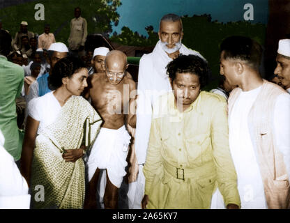 Khan Abdul Ghaffar Khan and Mahatma Gandhi with Khudai Khidmatgars ...