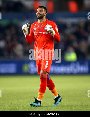 Brentford goalkeeper David Raya Martin celebrates his sides second goal of the game Stock Photo