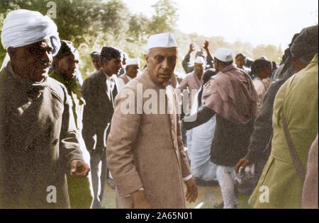 Jawaharlal Nehru after cremation of Mahatma Gandhi, Rajghat, Delhi, India, Asia, January 31, 1948 Stock Photo