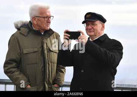 v.li:Winfried KRETSCHMANN (Ministerpraesidnet Baden Wuerttemberg) with Reiner HASELOFF/Minister President Saxony Anhalt), makes selfies with smartphone. Prime Minister Soeder invites to the annual conference of the heads of state and government at Schloss Elmau on 24. and 25.10.2019. | usage worldwide Stock Photo