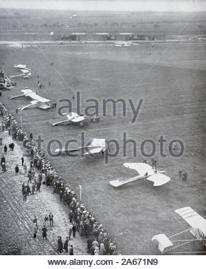 WW1 Squadron of German Taube monoplanes, vintage photograph from 1914 Stock Photo