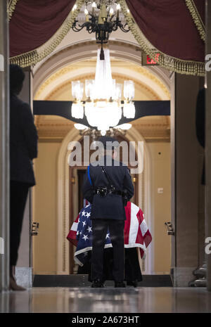 Washington, United States. 24th Oct, 2019. The casket containing the remains of the late Rep. Elija Cummings, D-MD, is seen in Statuary Hall during his memorial service on Thursday, October 24, 2019 in Washington, DC. This remain will lie in state outside of the House Chambers. Cummings will lie in state outside of the House Chambers and will be buried in Baltimore tomorrow following a funeral service. Photo by Kevin Dietsch/UPI Credit: UPI/Alamy Live News Stock Photo