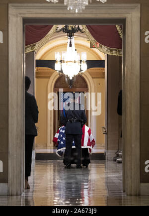 Washington, United States. 24th Oct, 2019. The casket containing the remains of the late Rep. Elija Cummings, D-MD, is seen in Statuary Hall during his memorial service on Thursday, October 24, 2019 in Washington, DC. This remain will lie in state outside of the House Chambers. Cummings will lie in state outside of the House Chambers and will be buried in Baltimore tomorrow following a funeral service. Photo by Kevin Dietsch/UPI Credit: UPI/Alamy Live News Stock Photo