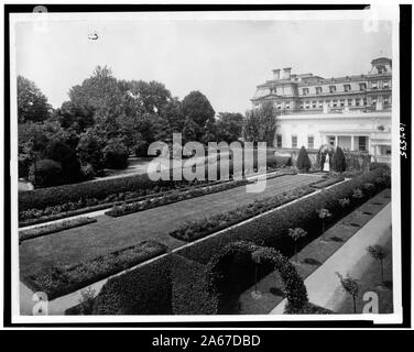 White House, West Colonial Garden [i.e. Southwest rose garden, which replaced the West Colonial Garden] Stock Photo