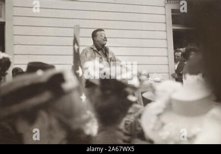 U.S. President Theodore Roosevelt giving Speech outside School House, Divide Creek, Colorado, USA, Photograph by Charles A. Bradley, 1905 Stock Photo