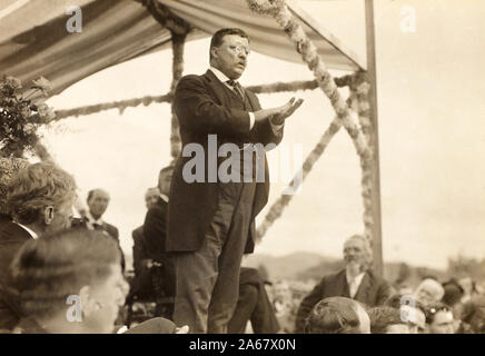 Former U.S. President Theodore Roosevelt Speaking to Crowd from Raised Platform, Photograph by American Press Association, October 12, 1910 Stock Photo