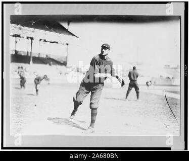 Baseball player throwing ball Black and White Stock Photos & Images - Alamy