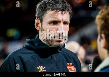 EINDHOVEN, Philips Stadium , 24-10-2019 , Europe League Season 2019/2020. PSV - Linz.  PSV trainer coach Mark van Bommel Stock Photo