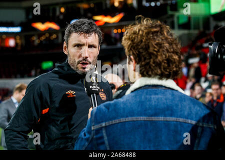 EINDHOVEN, Philips Stadium , 24-10-2019 , Europe League Season 2019/2020. PSV - Linz.  PSV trainer coach Mark van Bommel Stock Photo