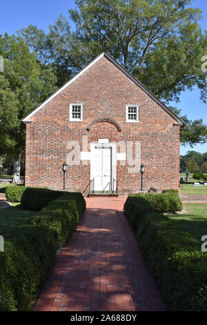 Bath, North Carolina: Historic 1734 St. Thomas Episcopal Church Is The ...