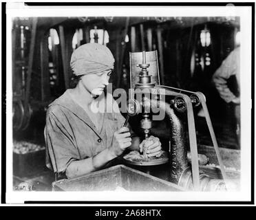 Woman countersinking detonator tube hole and filling hole in hand grenade at Westinghouse Electric & Mfg. Co., East Pittsburgh, Pa., during World War I Stock Photo