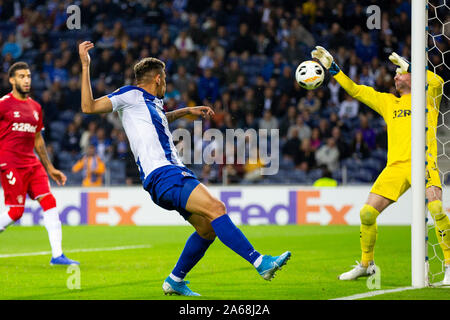 FC Porto's player Francisco Soares (L) and Ranger's goalkeeper Allan McGregor (R) are seen in action during the UEFA Europa League match at Dragon Stadium. (Final score: FC Porto 1:1 Rangers) Stock Photo