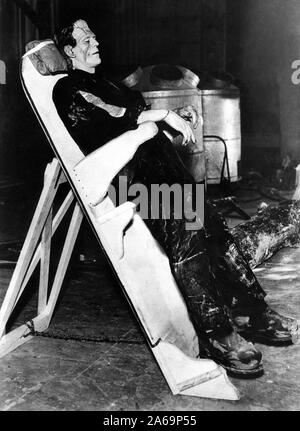 Boris Karloff on the set of "The Bride of Frankenstein" 1935 / File ...