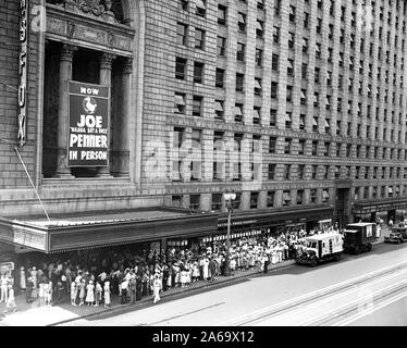 Fox Theater: Joe 'Wanna Buy a Duck' Joe Penner in person. Washington, D.C. ca. June 1934 Stock Photo