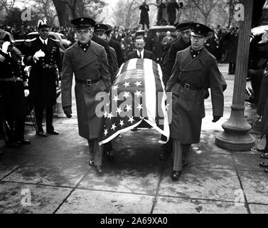 Flag draped coffin being carried by pallbearers at a funeral ca. 1936 Stock Photo