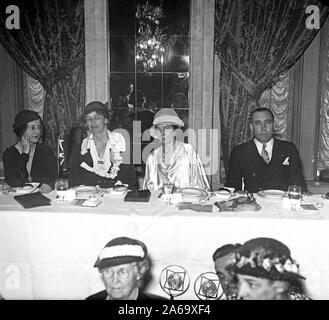 L to R are Patricia Bennett Dimitriu, Mrs. Eleanor Roosevelt, Clara Keck Hefflebower, and Francisco J. Aguilar Stock Photo