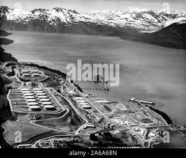 oil pipeline, valdez oil terminal, alaska, 1970s Stock Photo - Alamy