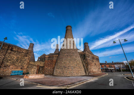 The famous bottle kilns at Gladstone Pottery Museum in Stoke on Trent, Pottery manufacturing, one of the former pottery and industry towns Stock Photo
