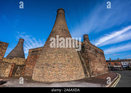 The famous bottle kilns at Gladstone Pottery Museum in Stoke on Trent, Pottery manufacturing, one of the former pottery and industry towns Stock Photo