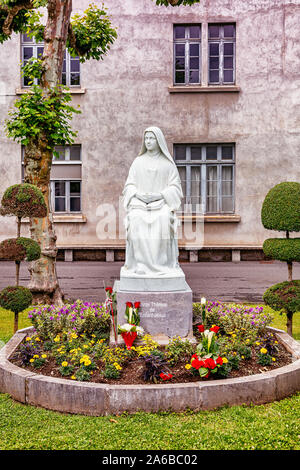 Statue of Saint Therese of the Child Jesus, Therese of Lisieux - Santa ...