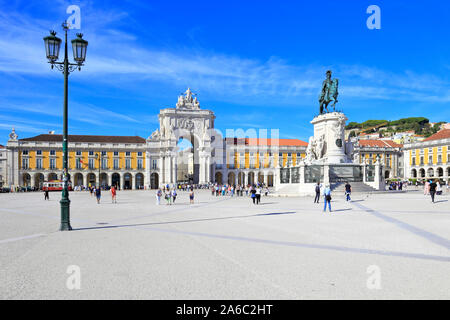 Equestrian statue of King José I of Portugal in front of the Arco da Rua Augusta ornate triumphal arch in Parca do Comercio, Lisbon, Portugal. Stock Photo