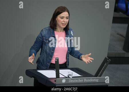 Berlin, Germany. 25th Oct, 2019. Yvonne Magwas (CDU/CSU) speaks at the plenary session of the German Bundestag. The topic is the 'Media and Communication Report 2018'. Credit: Jörg Carstensen/dpa/Alamy Live News Stock Photo