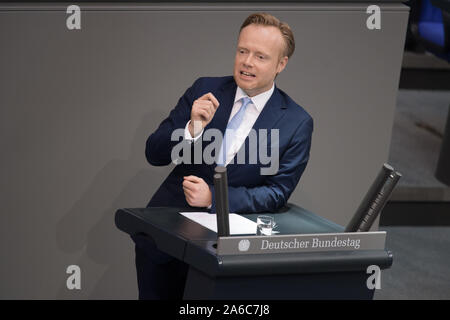 Berlin, Germany. 25th Oct, 2019. Jan Metzler (CDU/CSU) speaks at the plenary session of the German Bundestag. The theme is rural areas. Credit: Jörg Carstensen/dpa/Alamy Live News Stock Photo
