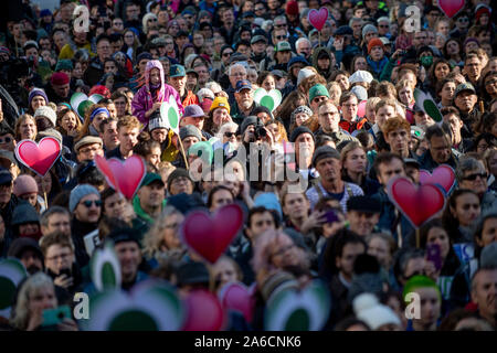 Vancouver, Canada. 25th Oct, 2019. Thousand gather in downtown Vancouver, British Columbia during a rally as 15 plaintiffs, ages 7-19, who launch a lawsuit today against the Canadian government for their personal injuries as a direct result of the climate change. Credit: Robin Loznak/ZUMA Wire/Alamy Live News Stock Photo