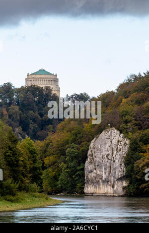 Nature reserve at Danube river breakthrough near Kelheim, Bavaria, Germany in autumn with limestone rock formations and Befreiungshalle on the Michels Stock Photo