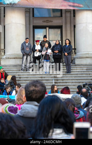 Vancouver, BC, Canada. 25th Oct, 2019. Swedish climate activist GRETA THUNBERG speaks to a crowd of thousands of young activists and their supporters Stock Photo