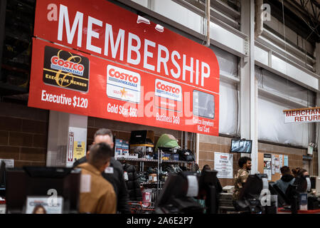 Tigard, Oregon - Oct 25, 2019 : Costco membership counter inside a store Stock Photo