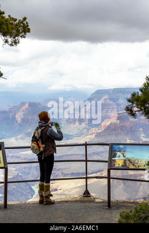 Woman standing at a scenic lookout with great views in the Grand Canyon National Park Stock Photo