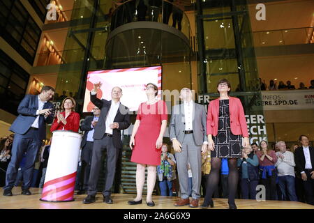 Germany, Berlin, 10/26/2019.Lars Klingbeil, Malu Dreyer,  Dietmar Nietan, Olaf Scholz and Klara Geywitz and Norbert Walter-Borjans and Saskia Esken in the SPD headquarters in Berlin. The SPD members elect Federal Finance Minister Olaf Scholz and Klara Geywitz just ahead of Norbert Walter-Borjans and Saskia Esken for the SPD presidency. The race for the SPD presidency goes into the runoff election in November: the two candidates will then be elected at the party congress.